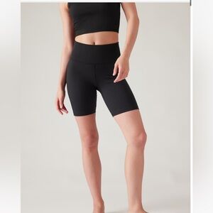 NWT Athleta Aurora Seamless 7” biking shorts in Black. Sz XXS.